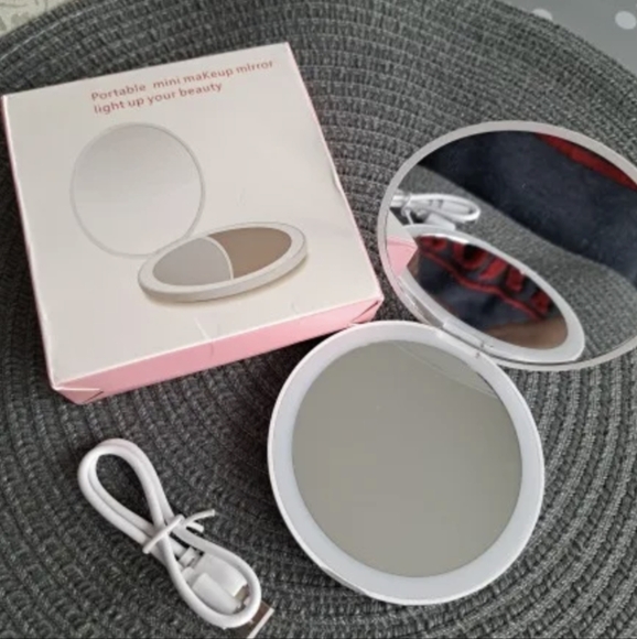 🆕 Rechargeable LED Makeup Compact 🪞🪞🪞 - Picture 5 of 10